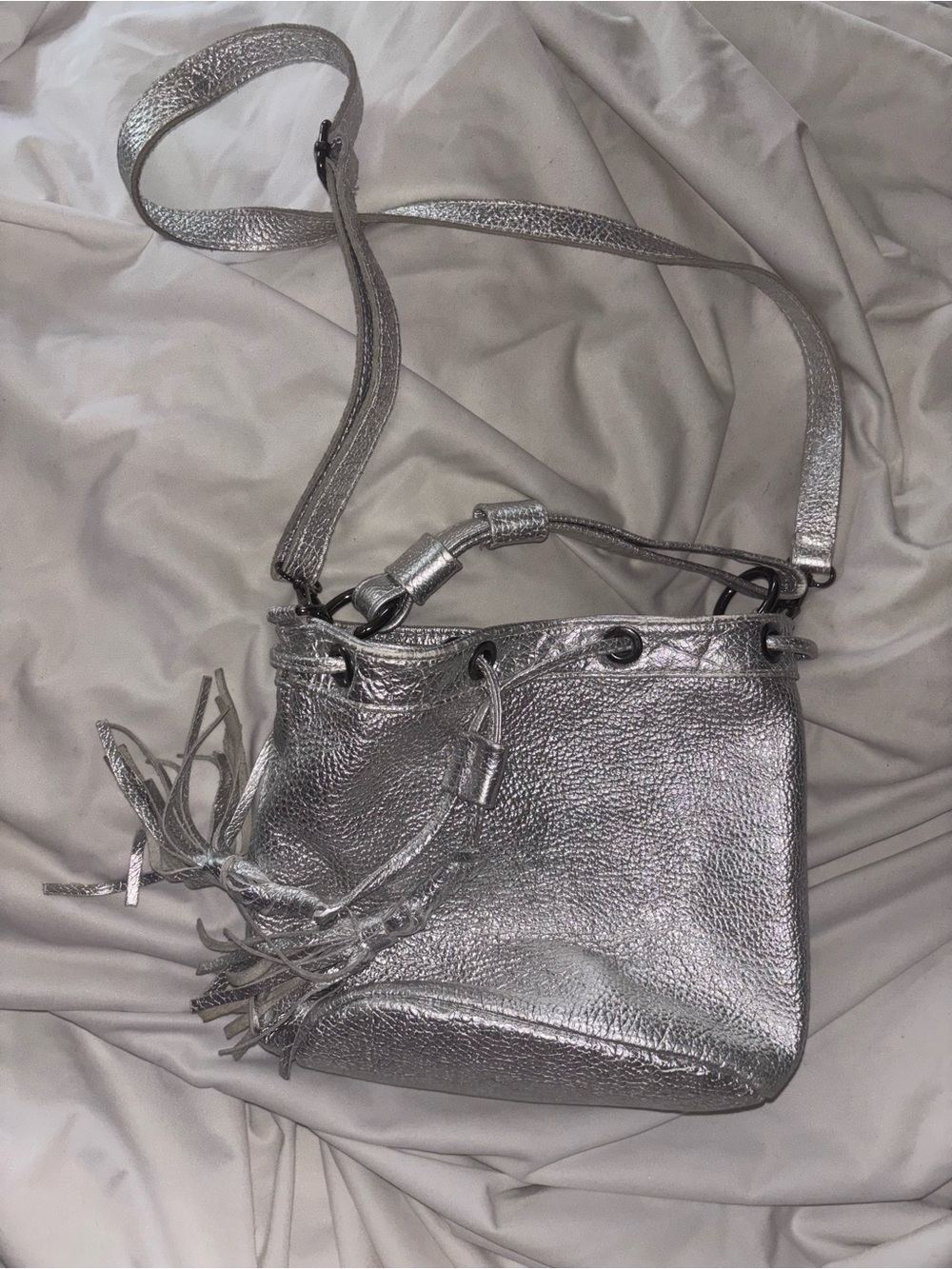 Metallic Silver Leather Crossbody Bucket Bag with Tassel Detail

Y2K
Fashion